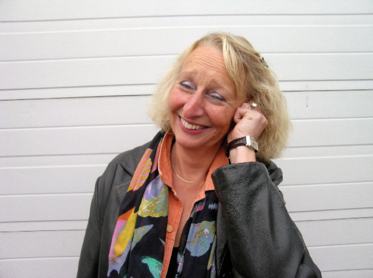A photograph of Maud Skoog Brandin demonstrating the “cell phone laugh.”