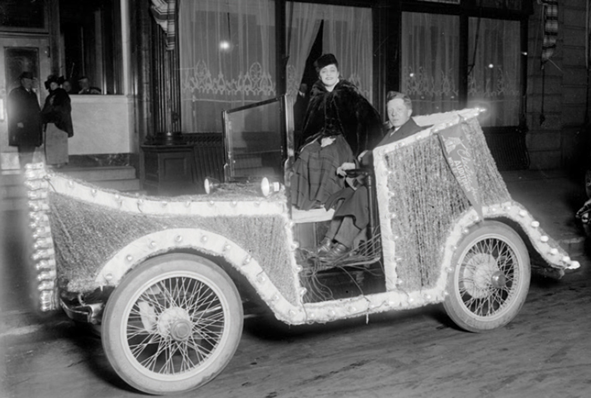 A photograph of a car at the Electric Show, Denver Auditorium, United States, nineteen tens. 