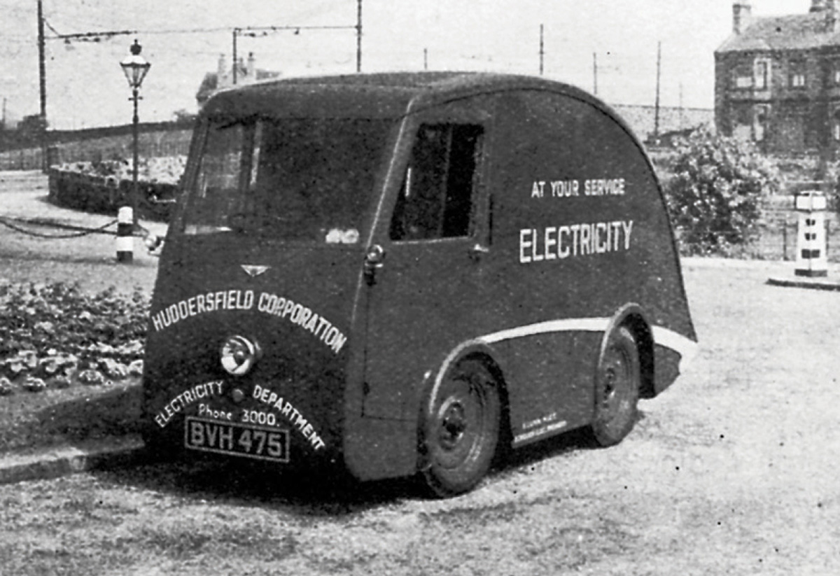 A photograph of a MetroVick delivery van, United Kingdom, nineteen thirties.