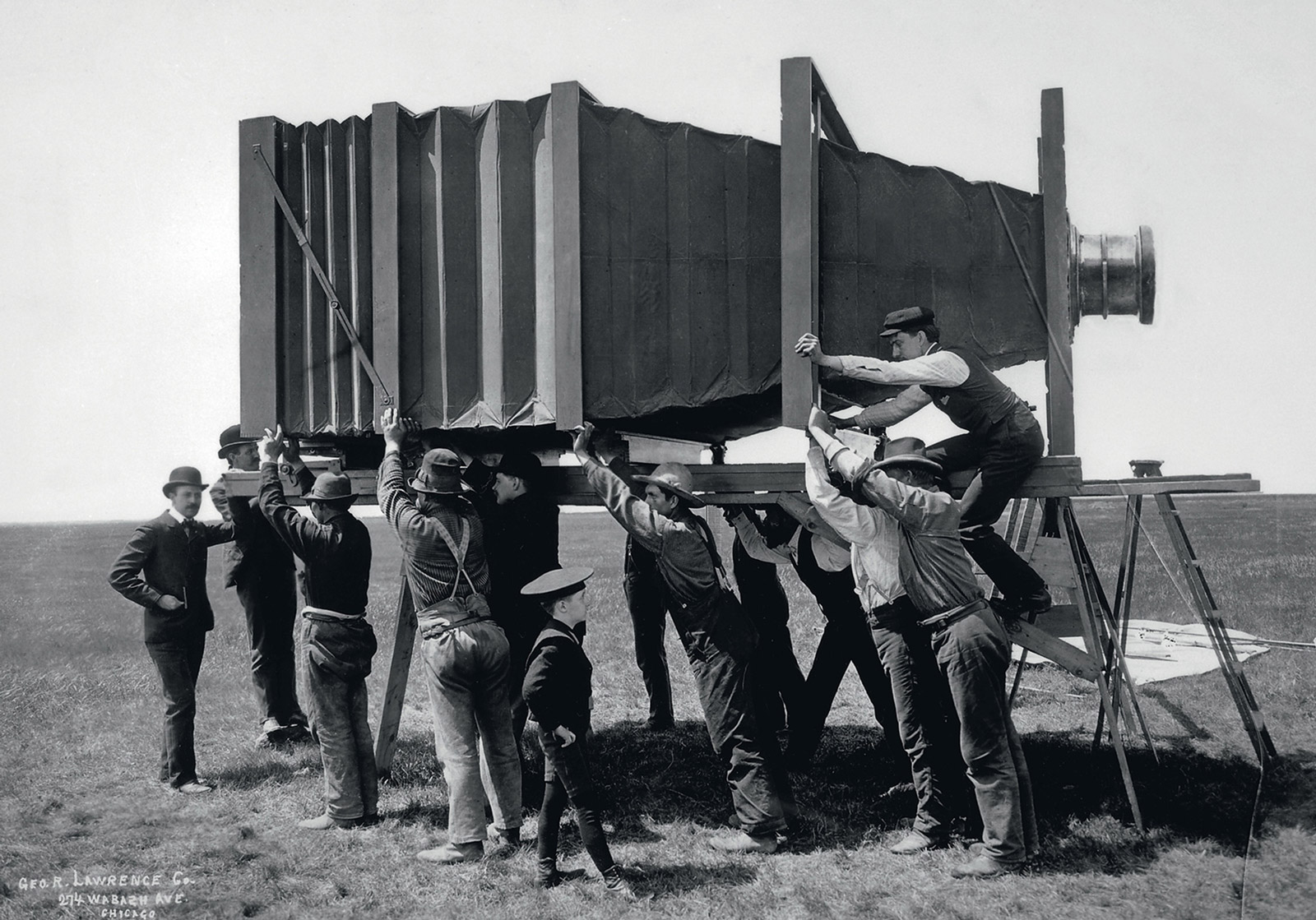 A 1900 photograph of George R. Lawrence and his crew installing his 1400-pound camera to photograph the Alton Limited.