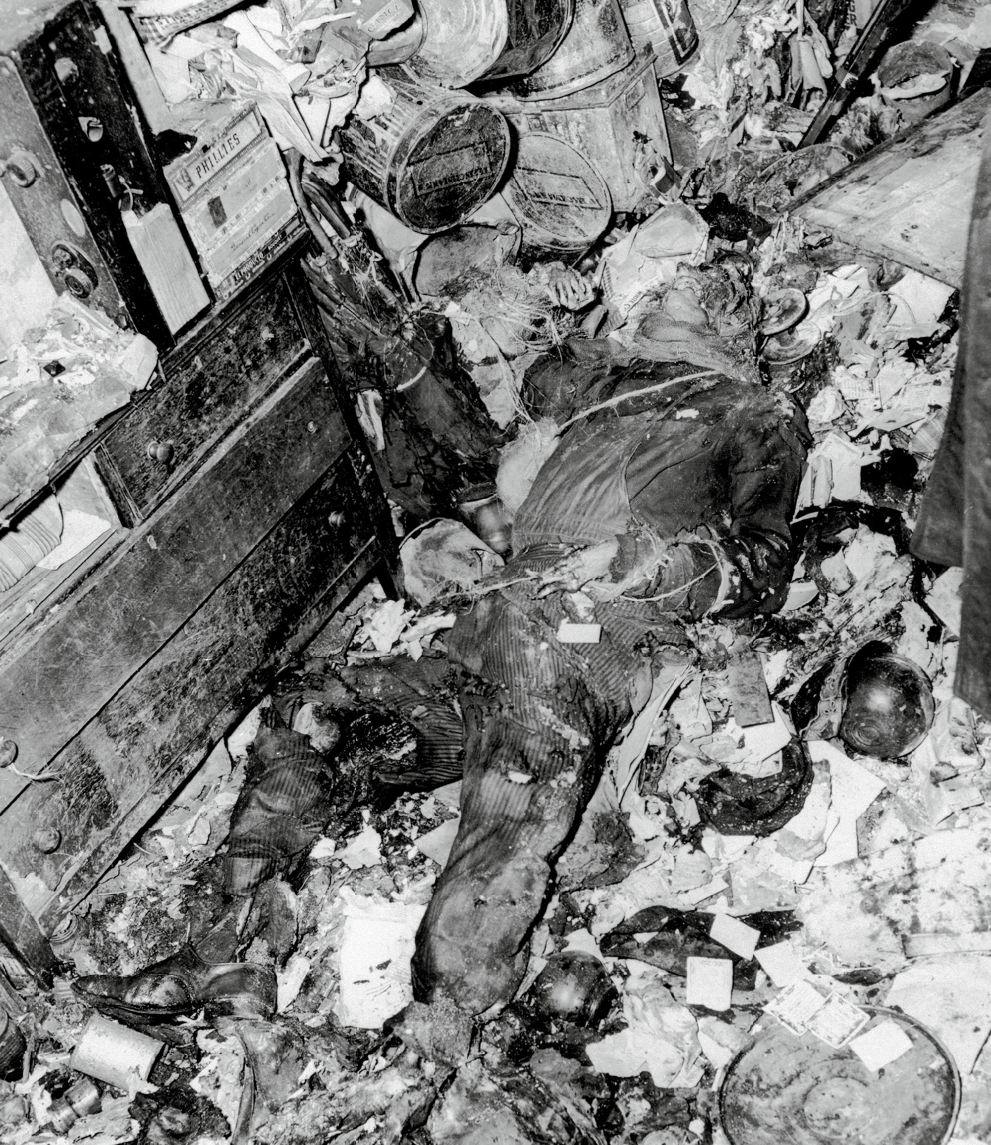 A photograph of the decomposing body of Langley Collyer. 