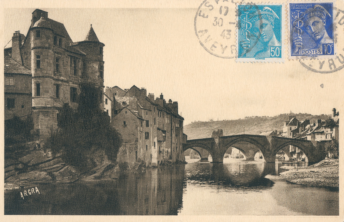 A photographic postcard from circa 1943 depicting a view of Espalion. 