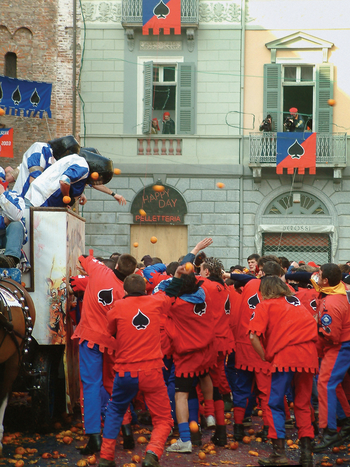 A two thousand five photograph of an orange throwing battle in Ivrea, Italy.