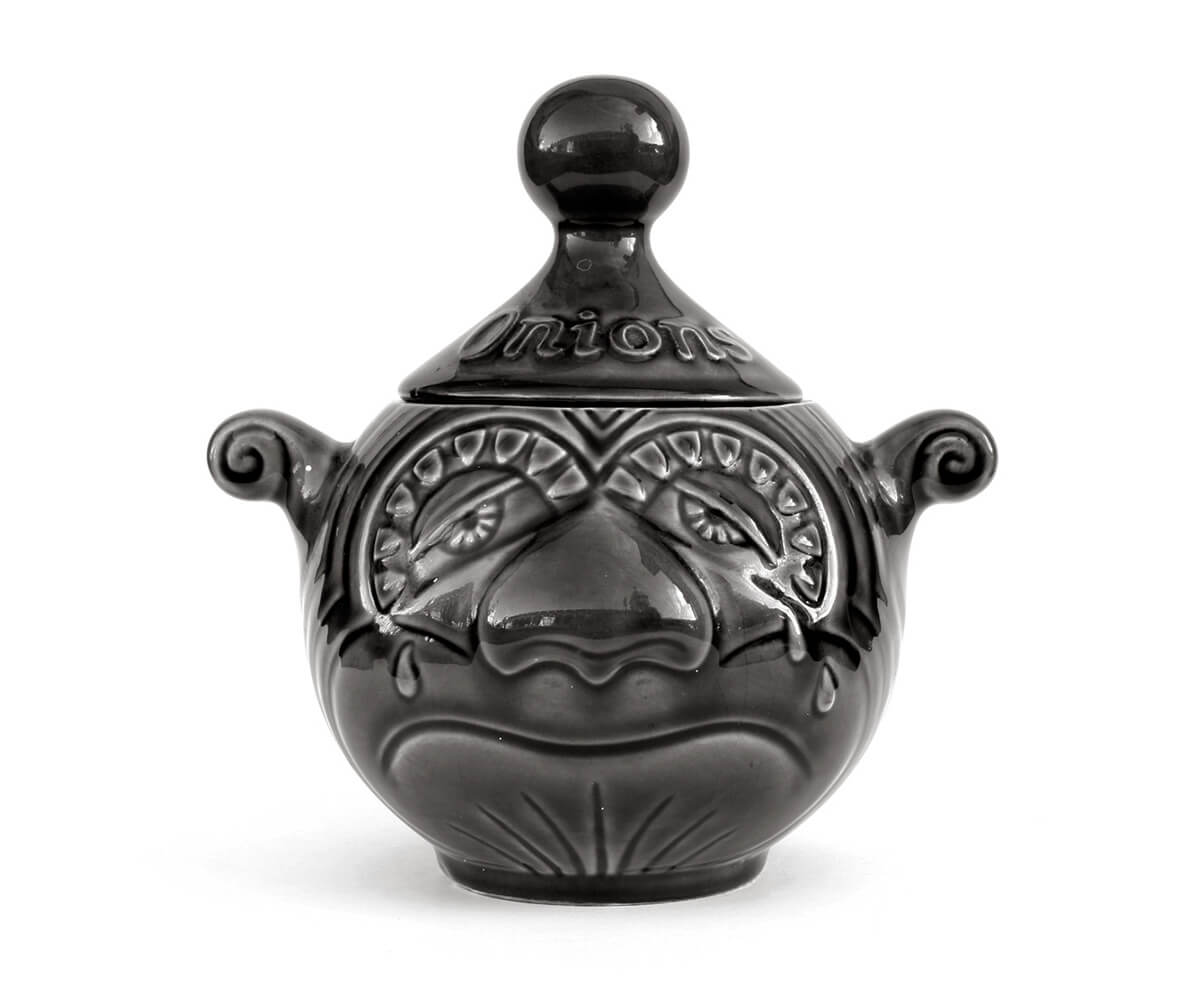 A photograph of a ceramic onion pot, twentieth century.