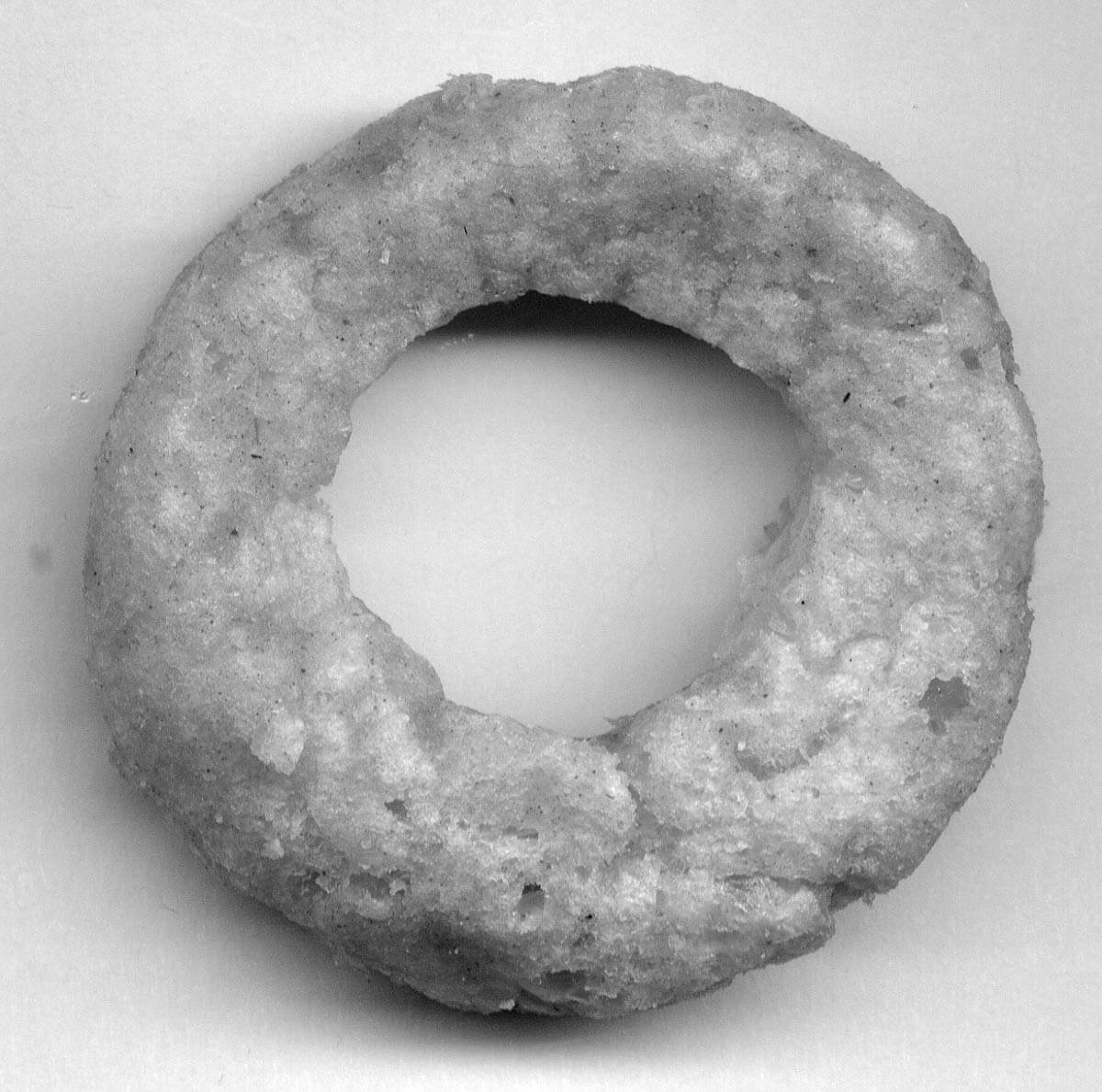 A pjhotograph of a Sainsbury’s onion ring, a fried onion-flavour maize snack, two thousand seven.