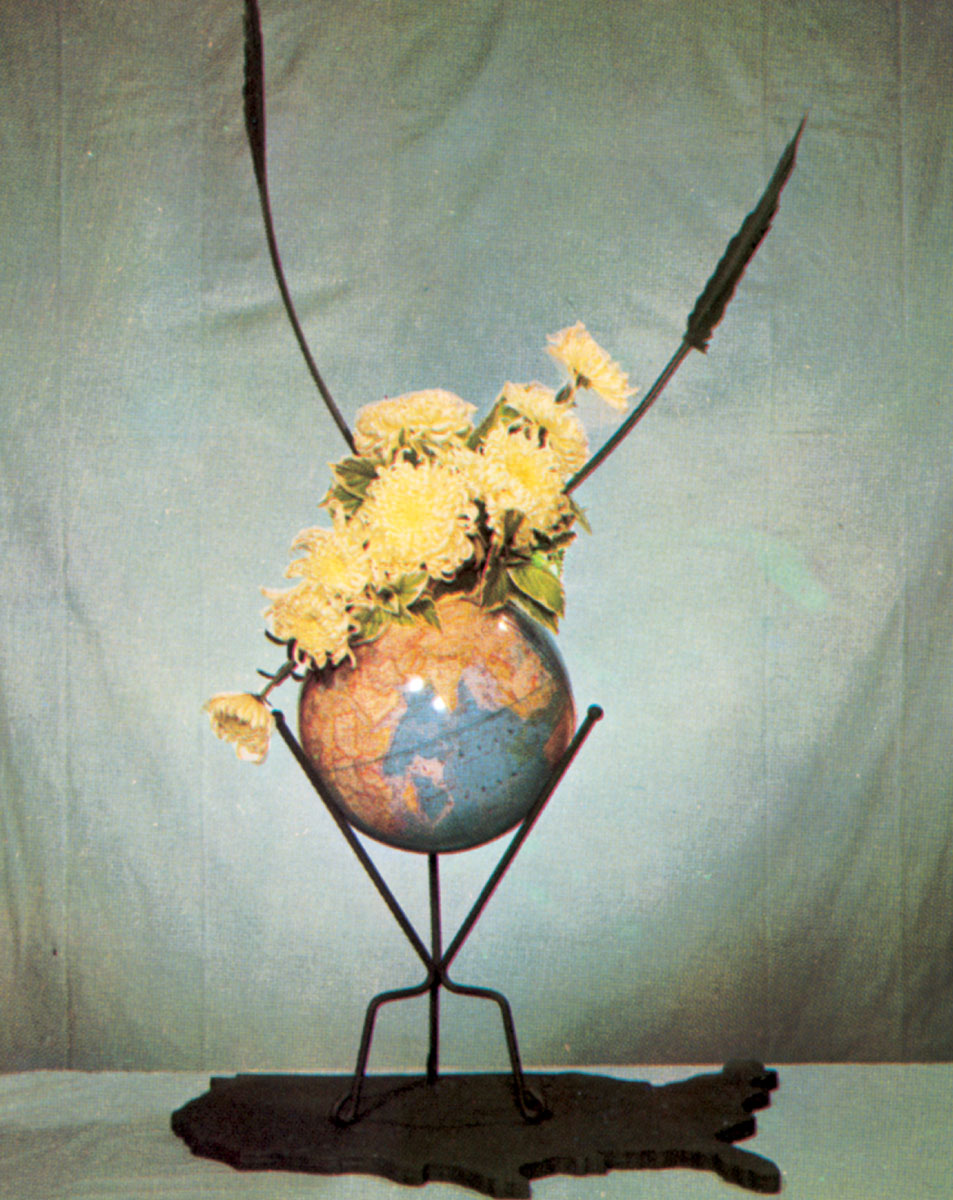 A photograph of a flower arrangement by Mrs. W. H. Davis entitled “A Salute to the United States and to the World's Fair,” one of the winners from the California Garden Clubs, Inc. Flower Show, 1960s.