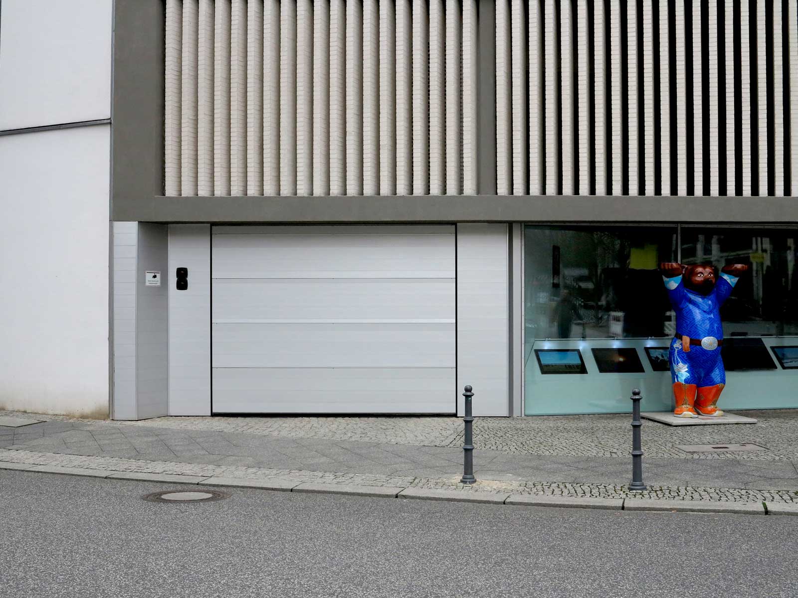 Photograph of the backdoor of an embassy.