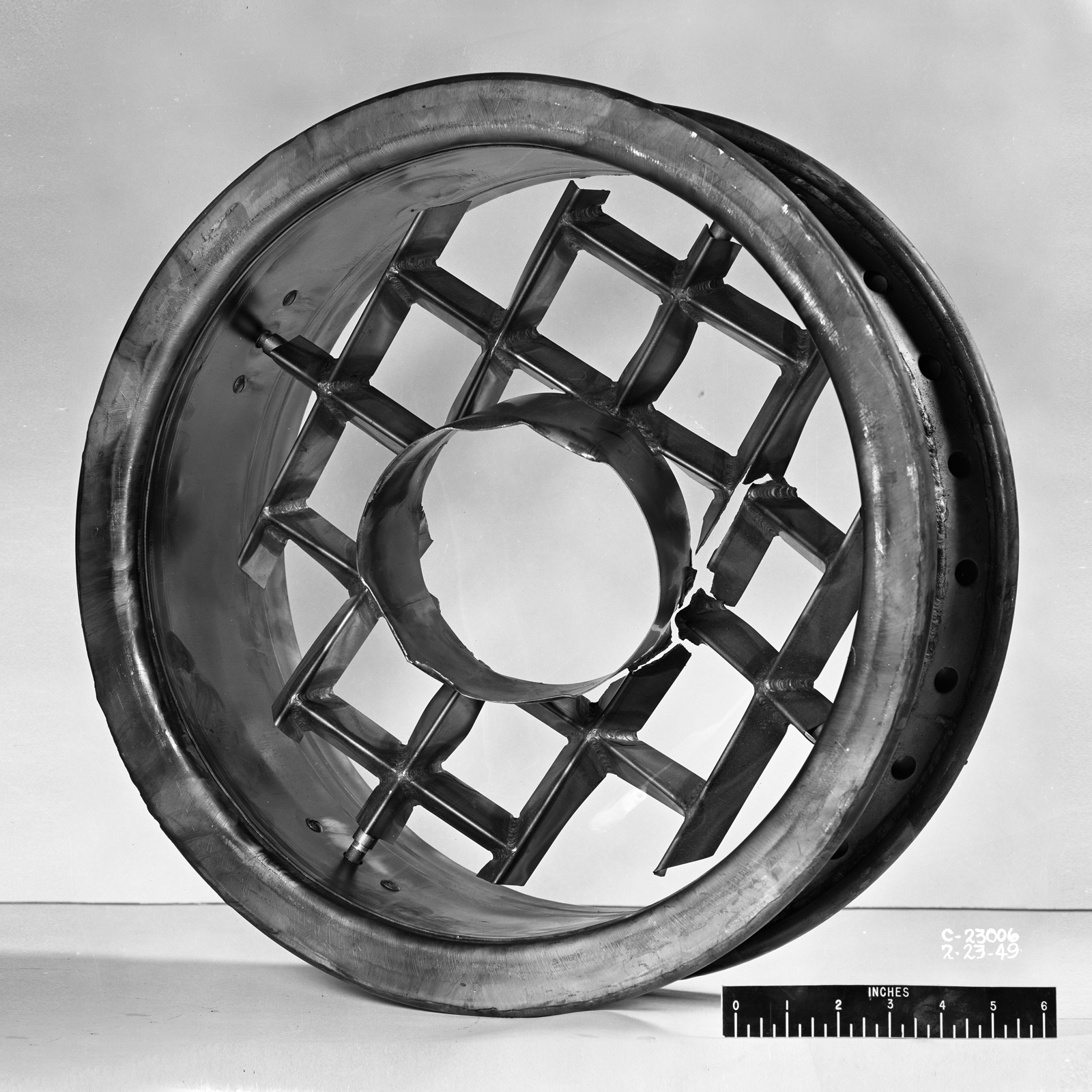 Photograph of flameholder.