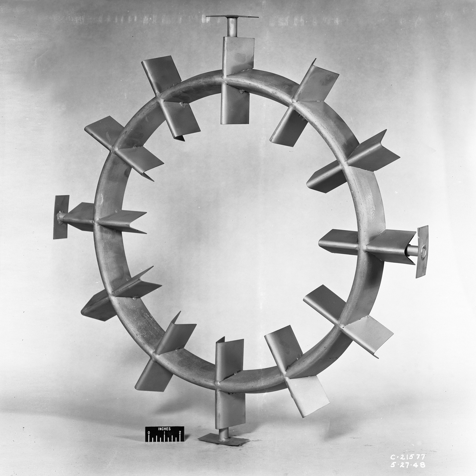 Photograph of flameholder.