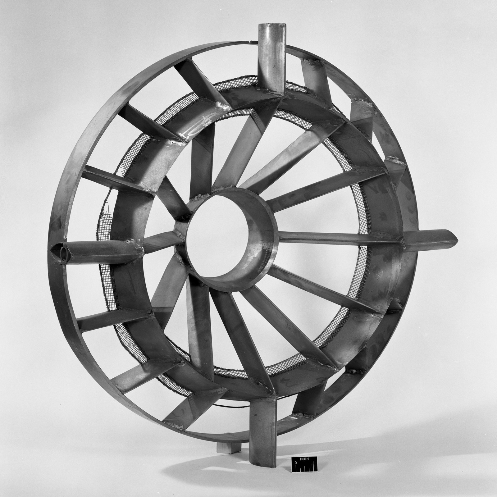 Photograph of flameholder.