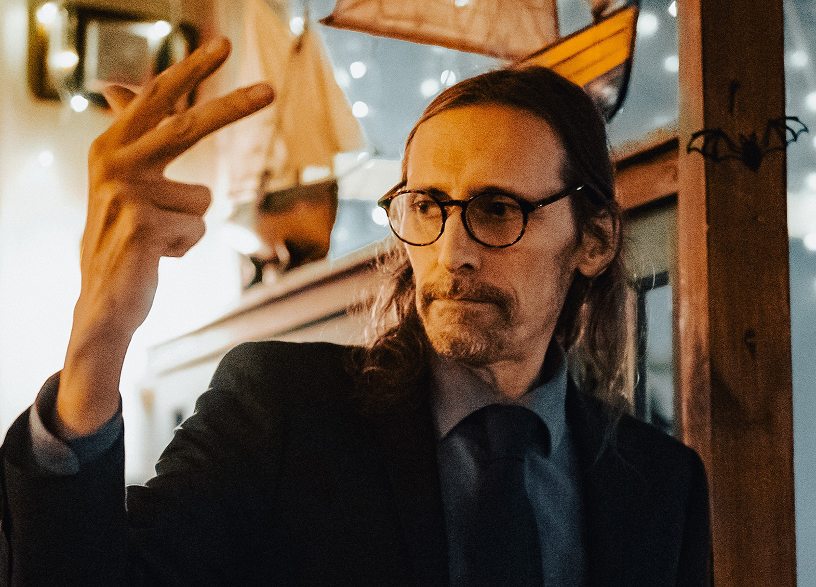 Quizmaster Spencer Spencer holds up three fingers during quiz night at The Geese pub.