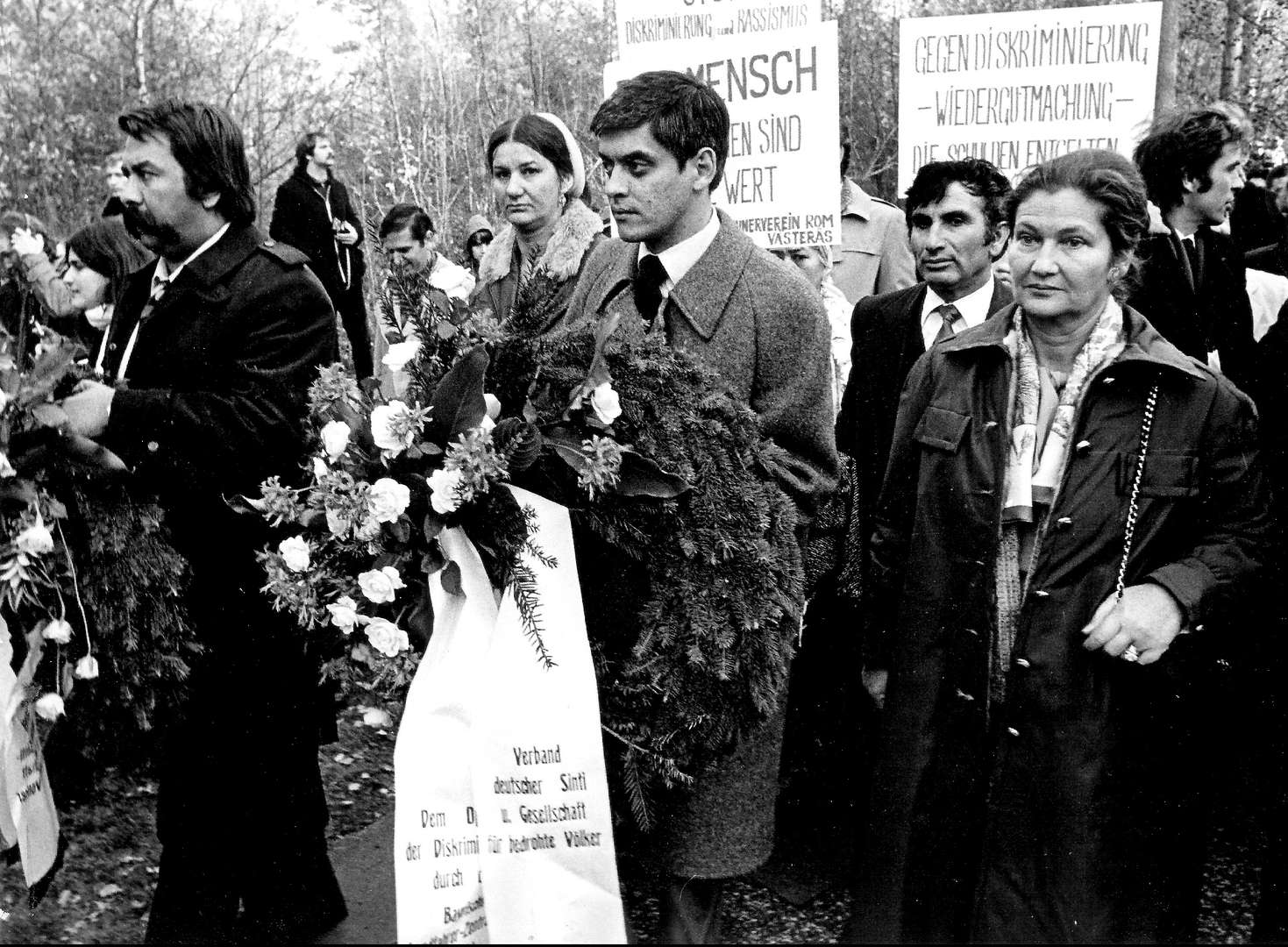 Romani Rose with Simone Veil at the commemorative rally in Bergen-Belsen.