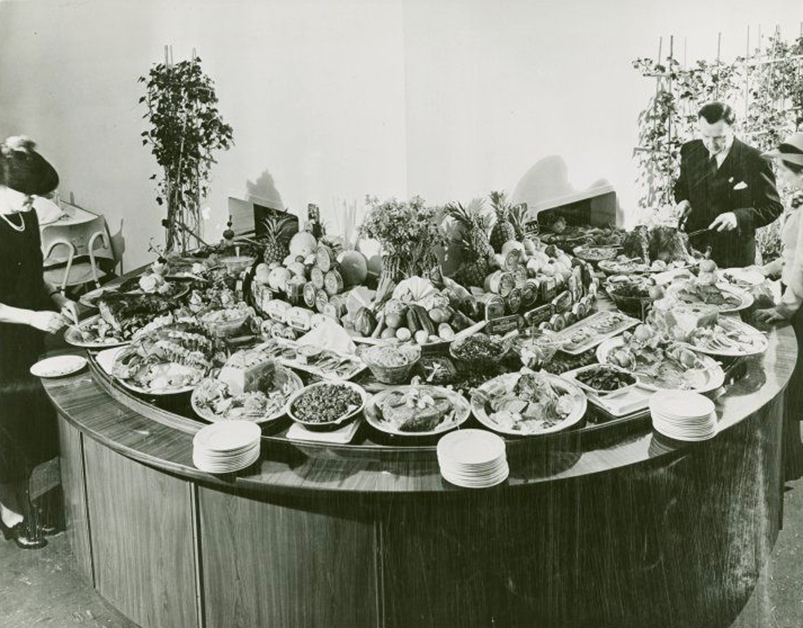 Photograph of a revolving smorgasbord at the Sweden House Restaurant (later known as the Three Crowns Restaurant) during the World’s Fair in New York in nineteen forty.